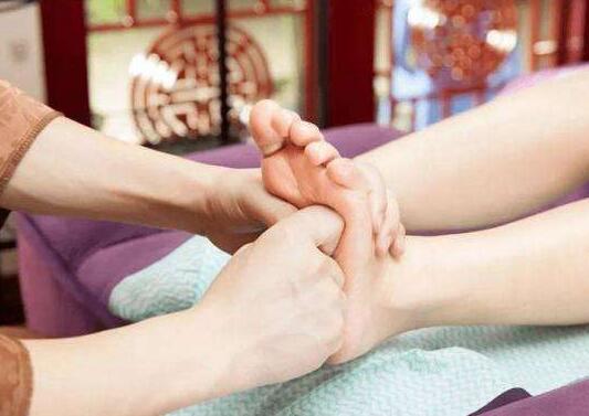 广州会所:泡脚可以消除疲劳